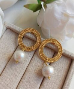 Orecchini a cerchio con perle barocche_1