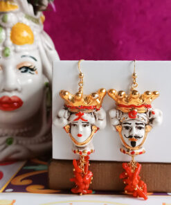 Orecchini siciliani con teste di moro in ceramica di caltagirone e corallo rosso