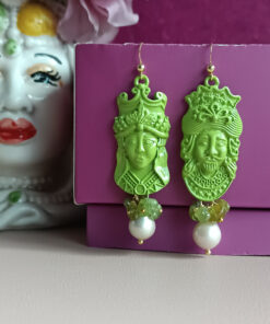 Orecchini siciliani con teste di moro peridoto e perle barocche 2