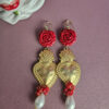 orecchini pendenti con cuori sacri in ottone e rose rosse
