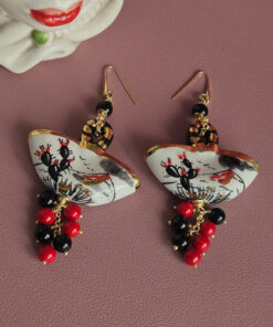 orecchini siciliani con coffe e grappolo di pietre rosse e bianche