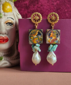 orecchini siciliani con mattonelle in ceramica di caltagirone corallo azzurro e perle barocche