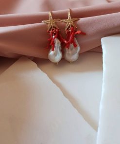 Alternative view of Orecchini Pendenti in Argento 925 con Perle Barocche e Corallo Rosso