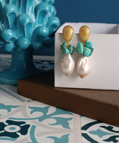 Orecchini pendenti con perle barocche e turchese