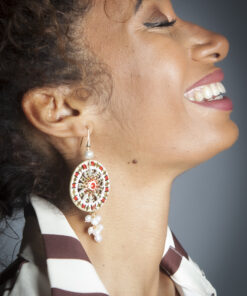 Alternative view of Orecchini Siciliani con Ruote del Carretto Siciliano in Ceramica di Caltagirone e Perle di Fiume