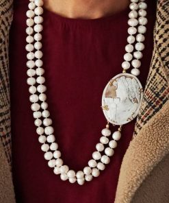 Double strand necklace with river pearls and shell cameo