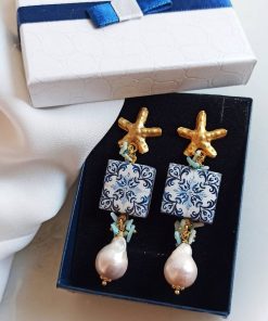 Orecchini siciliani con mattonelle in ceramica di caltagirone e perle barocche
