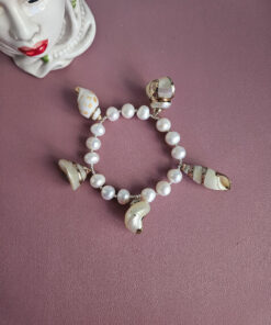 bracciale elastico di perle con conchiglie naturali