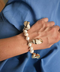 bracciale elastico di perle con conchiglie naturali