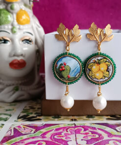 Orecchini siciliani con mattonelle in ceramica di caltagirone e perle barocche
