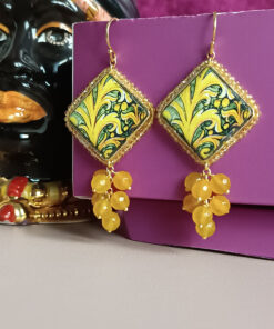 Alternative view of Orecchini Siciliani con Mattonelle in Ceramica di Caltagirone e Grappolo di Pietre Gialle