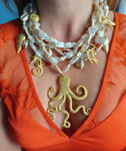 collana multifilo di perle con ciondoli in ottone e polpo gigante