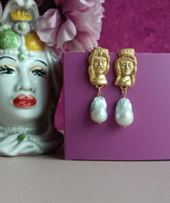 Orecchini pendenti con perle barocche e teste di moro oro