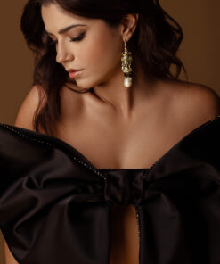 Orecchini con teste di moro dorate e perle barocche