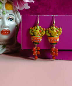 Orecchini siciliani con fichi d'india in ceramica di caltagirone e grappolo di pietre rosse 3