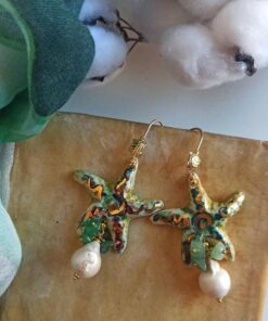 Alternative view of Orecchini Siciliani con Stelle Marine in Ceramica di Caltagirone e Perle Barocche