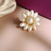 Anello a fiore con perle di fiume
