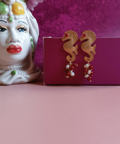 Orecchini pendenti con cavallucci e pietre colorate 3