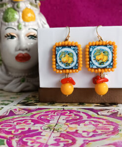 Orecchini siciliani con mattonelle in ceramica di caltagirone e pietre gialle