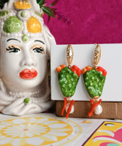Orecchini siciliani con fichi d'india in ceramica di caltagirone e corallo rosso