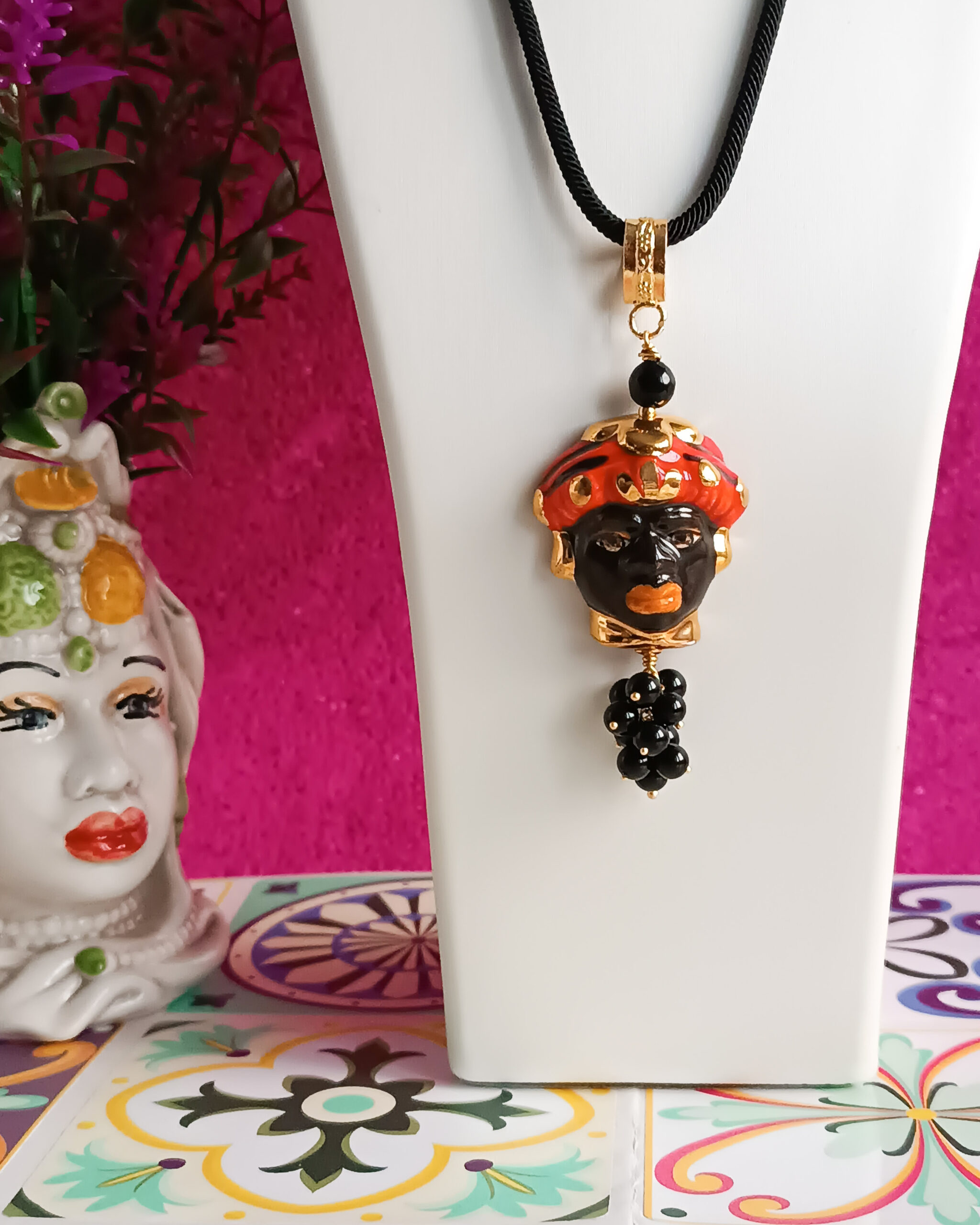 Collana a corda nera con testa di moro in ceramica di caltagirone e onice nero 1