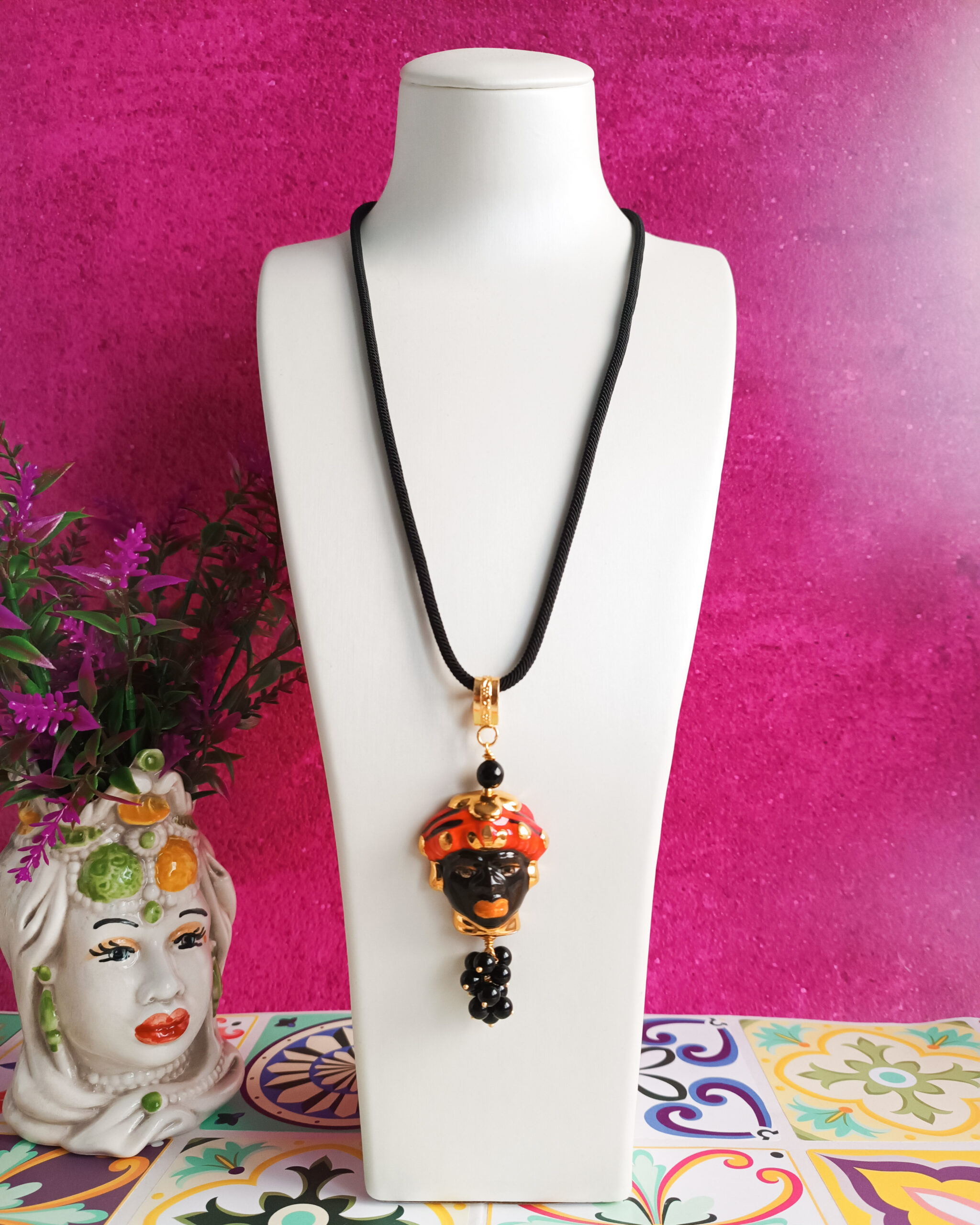 Collana a corda nera con testa di moro in ceramica di caltagirone e onice nero