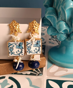 Orecchini con mattonelle in ceramica di caltagirone e pietre blu 1