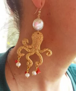 Alternative view of Orecchini Pendenti con Polpi in Ottone e Perle Barocche Piatte