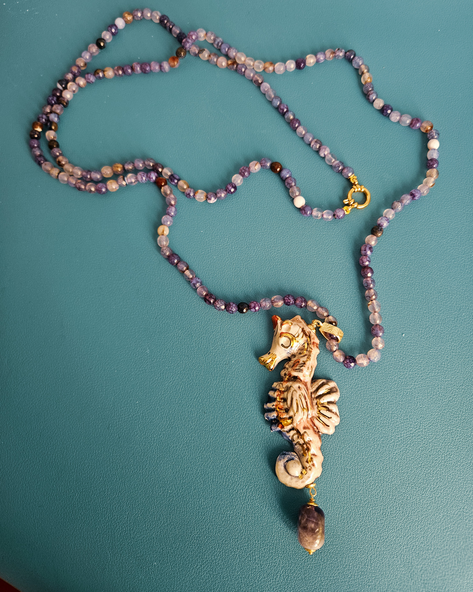 Collana Extra Lunga con Agata Viola e Cavalluccio in Ceramica di Caltagirone 4