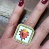 Anello con mattonella cuore sacro in ceramica di caltagirone