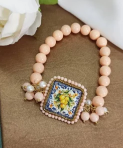 Bracciale siciliano con pietre rosa e mattonella in ceramica di caltagitone
