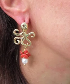 Alternative view of Orecchini Polipetti con Perle di Fiume e Corallo Rosso