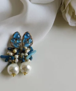 Orecchini di perle con corallo blu