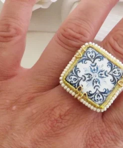 Anello siciliano con mattonella in ceramica di caltagirone