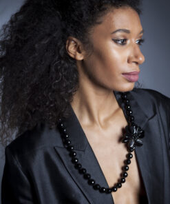 Collana pietra agata nera con fiore