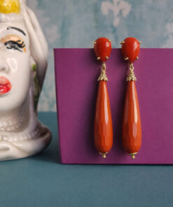 orecchini a goccia lunga con pasta di corallo rosso