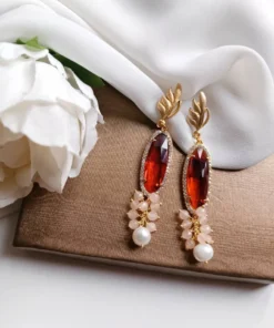 Orecchini eleganti con pietre dure colorate