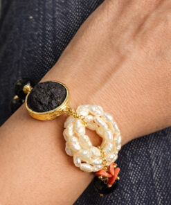 Alternative view of Bracciale artigianale con Onice, Perle di Fiume e Pietra Lavica