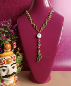 Collana a catena doppia con occhio di gatto verde e perla barocca piatta 1