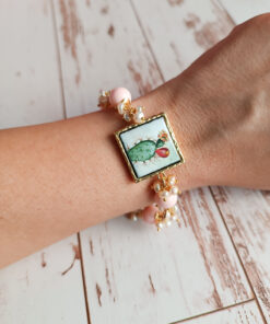 Alternative view of Bracciale a Catena con Pasta di Corallo Rosa e Mattonella in Ceramica di Caltagirone