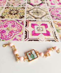 Bracciale a catena con corallo rosa e mattonella in ceramica di caltagirone