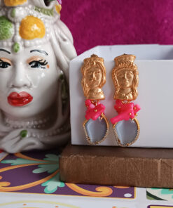 Orecchini a goccia con occhio di gatto grigio e corallo rosa