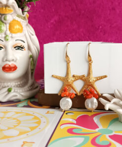 Orecchini pendenti con stelle marine e perle barocche 2