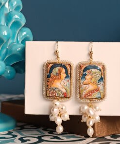 Orecchini siciliani con mattonelle in ceramica di caltagirone e grappolo di perle 1