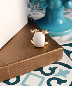 Anello con pietra bianca occhio di gatto 1