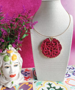 Collana girocollo rigido con pendente giada fucsia