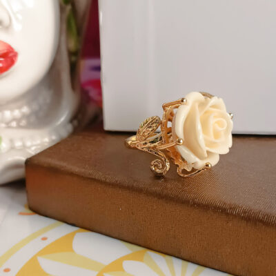 Anello con rosa bianca 1