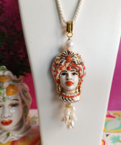 Alternative view of Collana di Corda con Testa di Moro in Ceramica di Caltagirone e Perle di Fiume