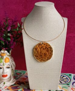 Collana girocollo rigido con ciondolo giada gialla 3