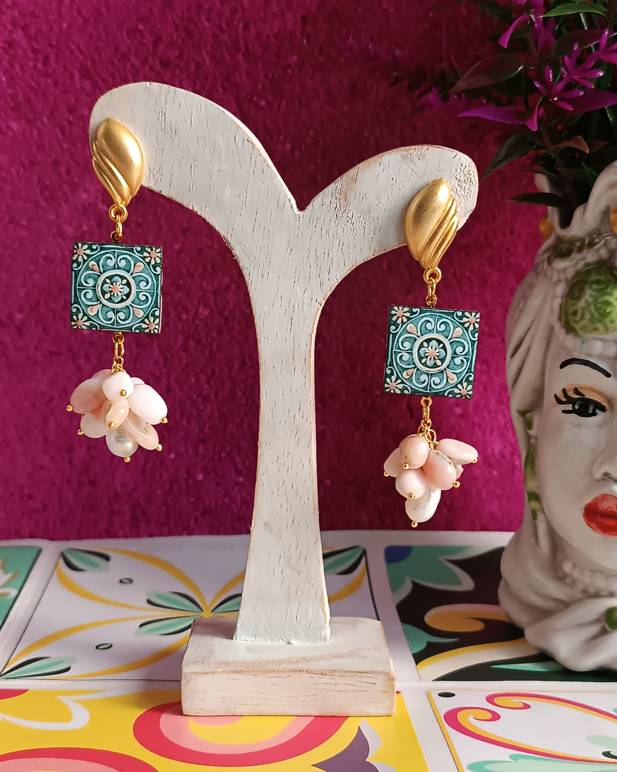 Orecchini Siciliani con Mattonelle in Ceramica di Caltagirone e Rodonite - immagine 3